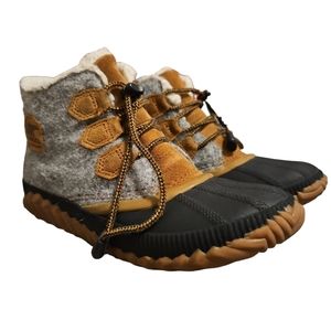 Sorel Out N About Plus Waterproof Youth Boots 5